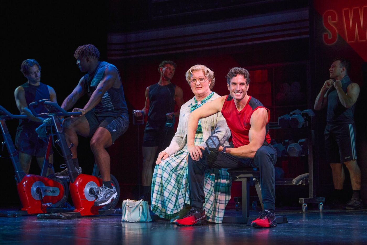 Photos: First Look at MRS. DOUBTFIRE UK & Ireland Tour Image