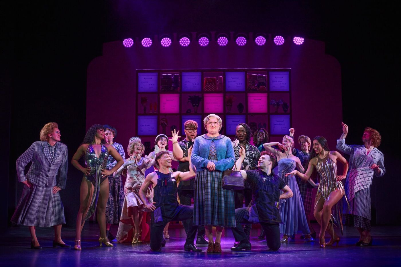Photos: First Look at MRS. DOUBTFIRE UK & Ireland Tour Image