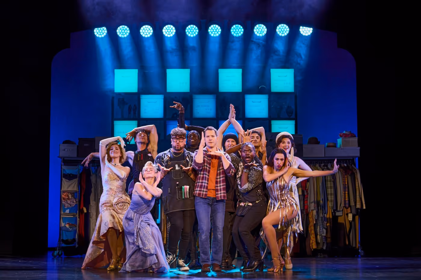 Photos: First Look at MRS. DOUBTFIRE UK & Ireland Tour Image