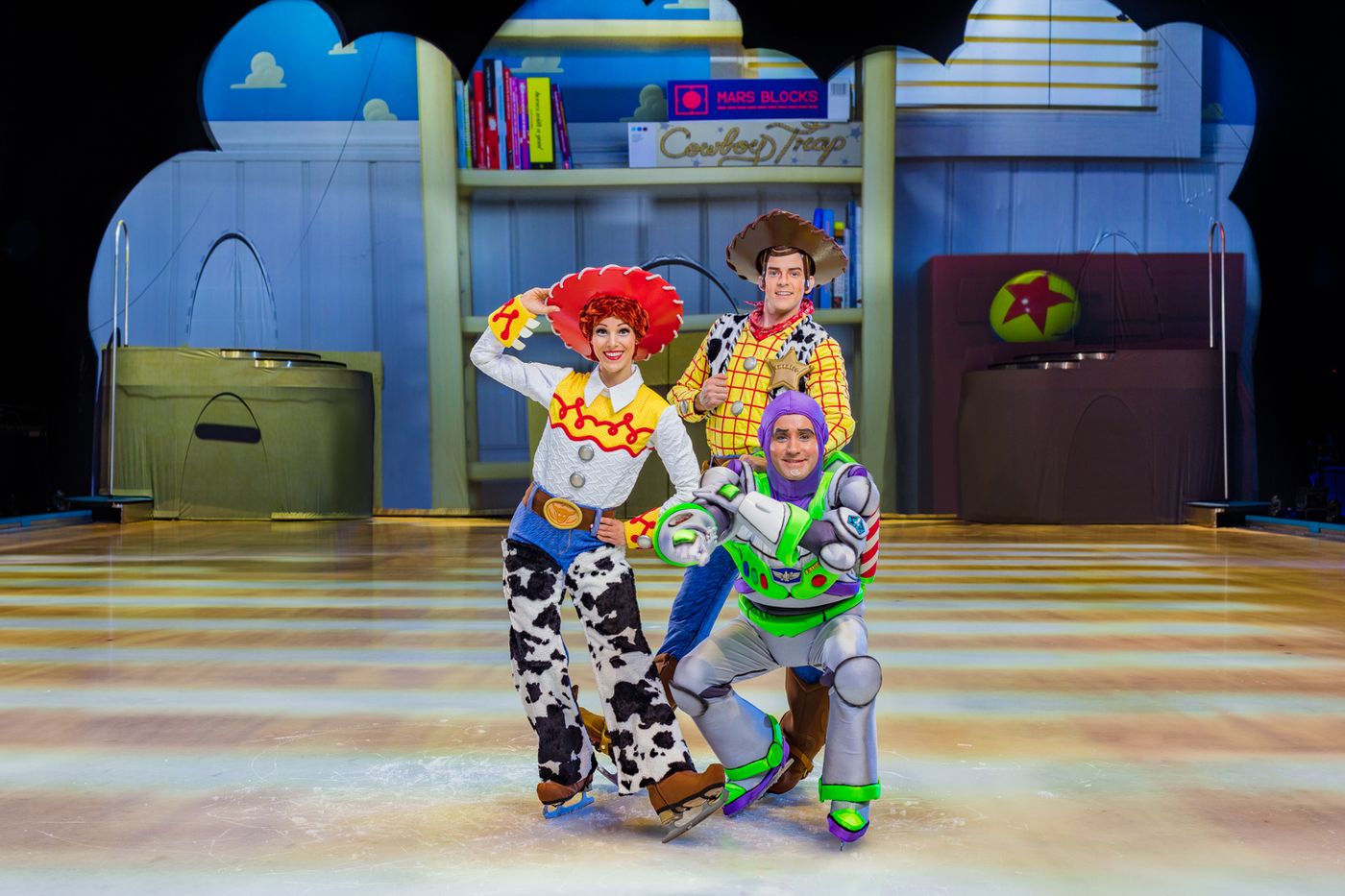 Photos: DISNEY ON ICE: SPOTLIGHT MAGIC! to Skate Into Sunrise's Amerant Bank Arena Image