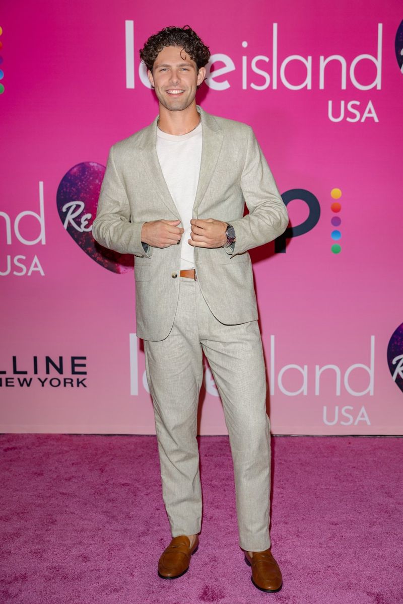 Photos: LOVE ISLAND USA Renewed for Season Nine, Ariana Madix to Return as Host — photo 28 of 32