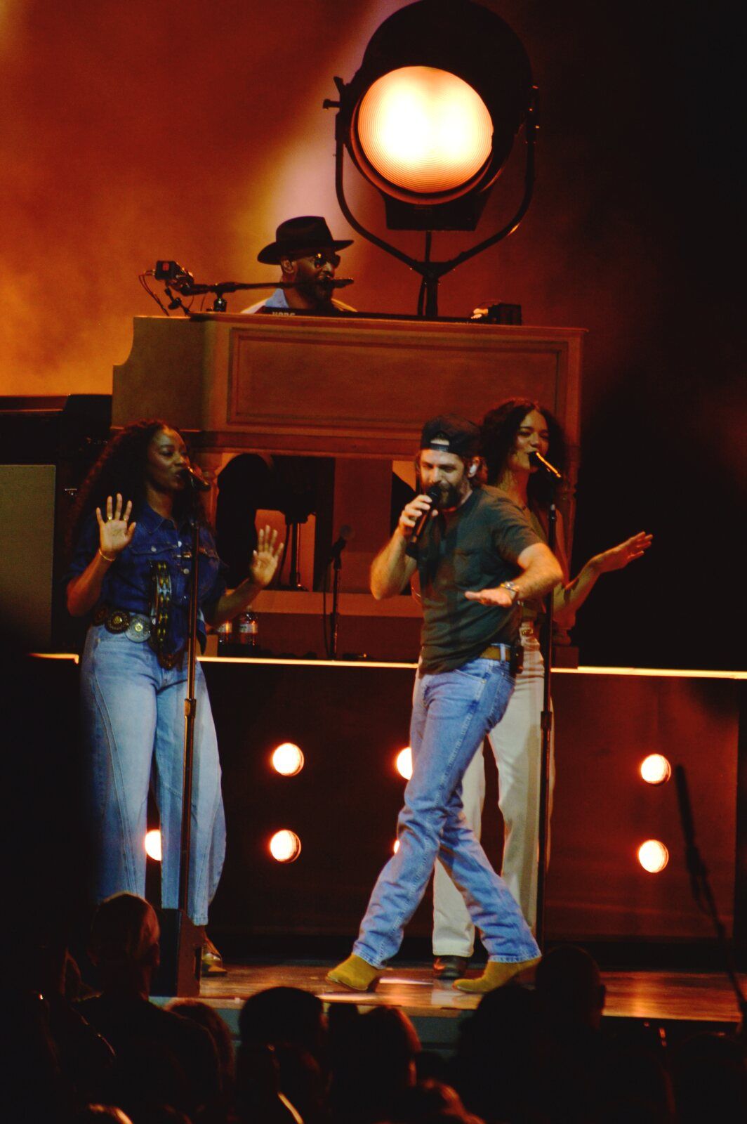 Photos: Thomas Rhett: Sound Track to Life Tour — photo 26 of 38