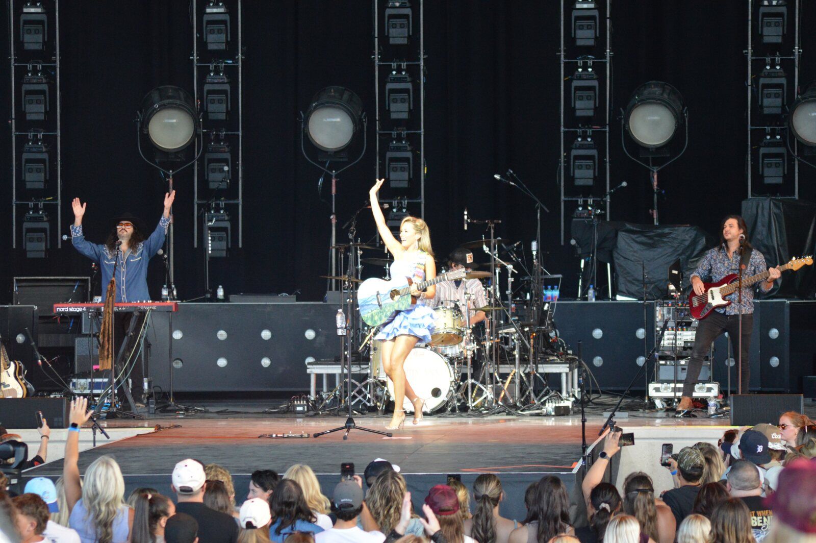 Photos: Emily Ann Roberts Opens for Thomas Rhett on Tour — photo 2 of 63