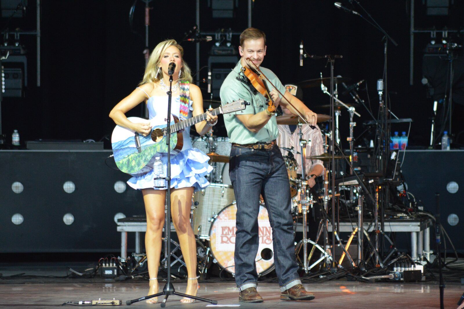 Photos: Emily Ann Roberts Opens for Thomas Rhett on Tour — photo 8 of 63