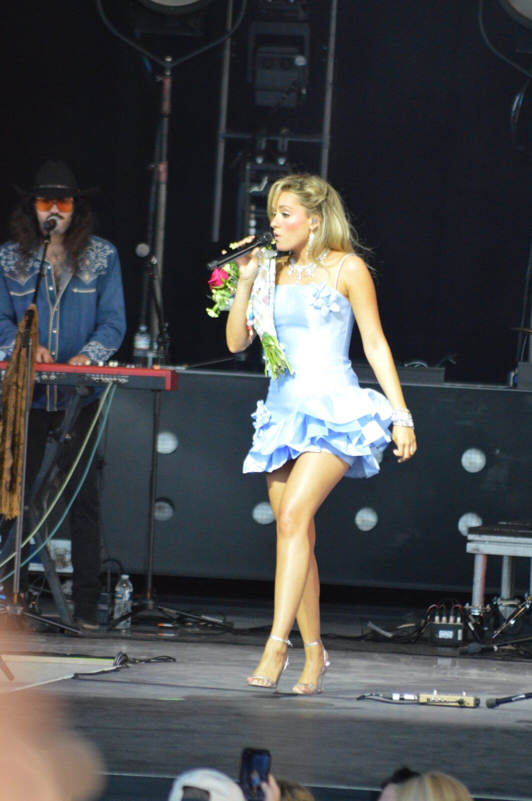 Photos: Emily Ann Roberts Opens for Thomas Rhett on Tour — photo 24 of 63
