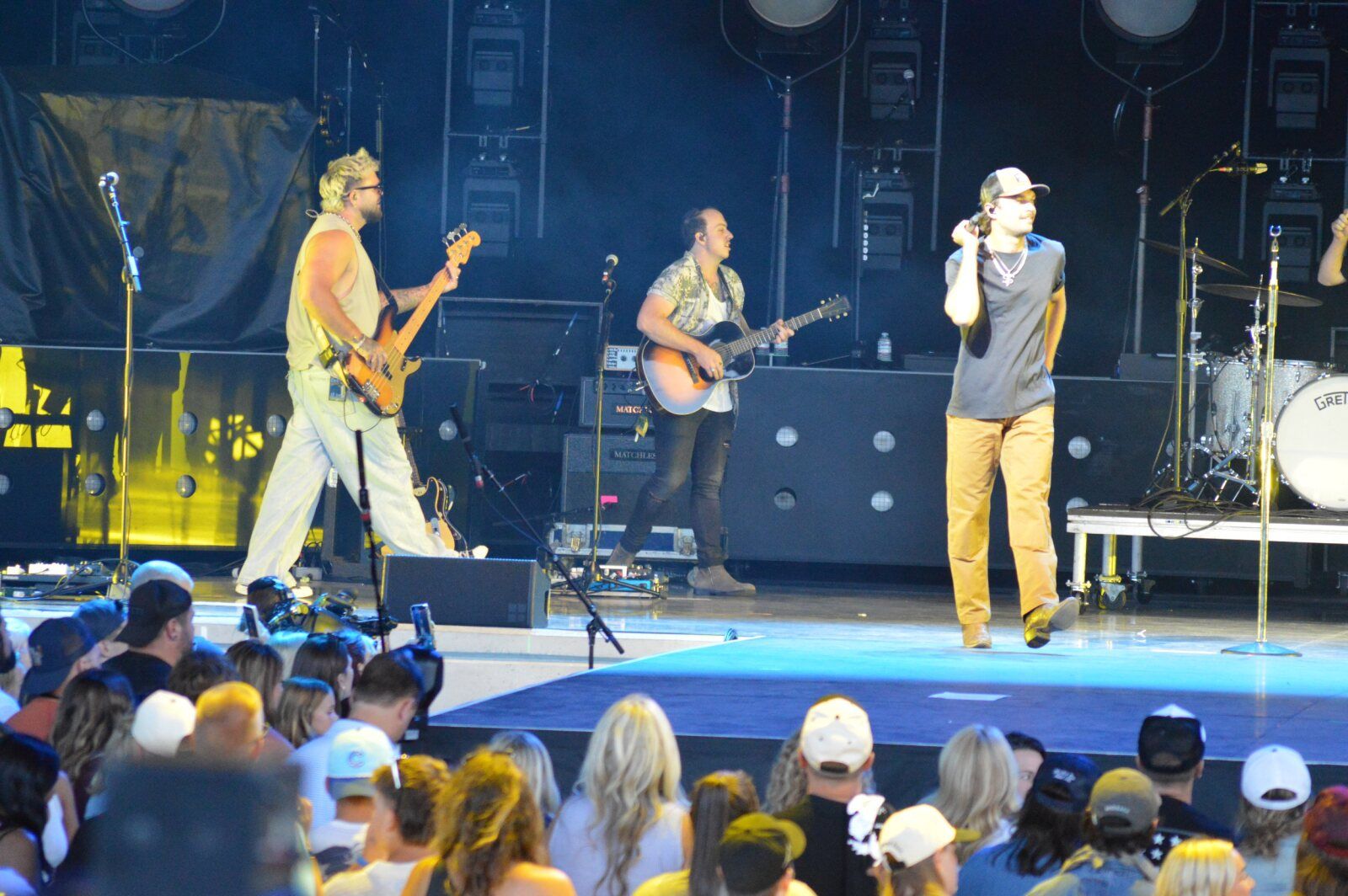 Photos: Emily Ann Roberts Opens for Thomas Rhett on Tour — photo 47 of 63