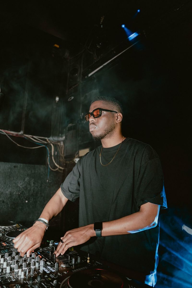 Photos: Zoe Kypri Joins 40D on Sondela Recordings Single HOLDING ON — photo 10 of 21