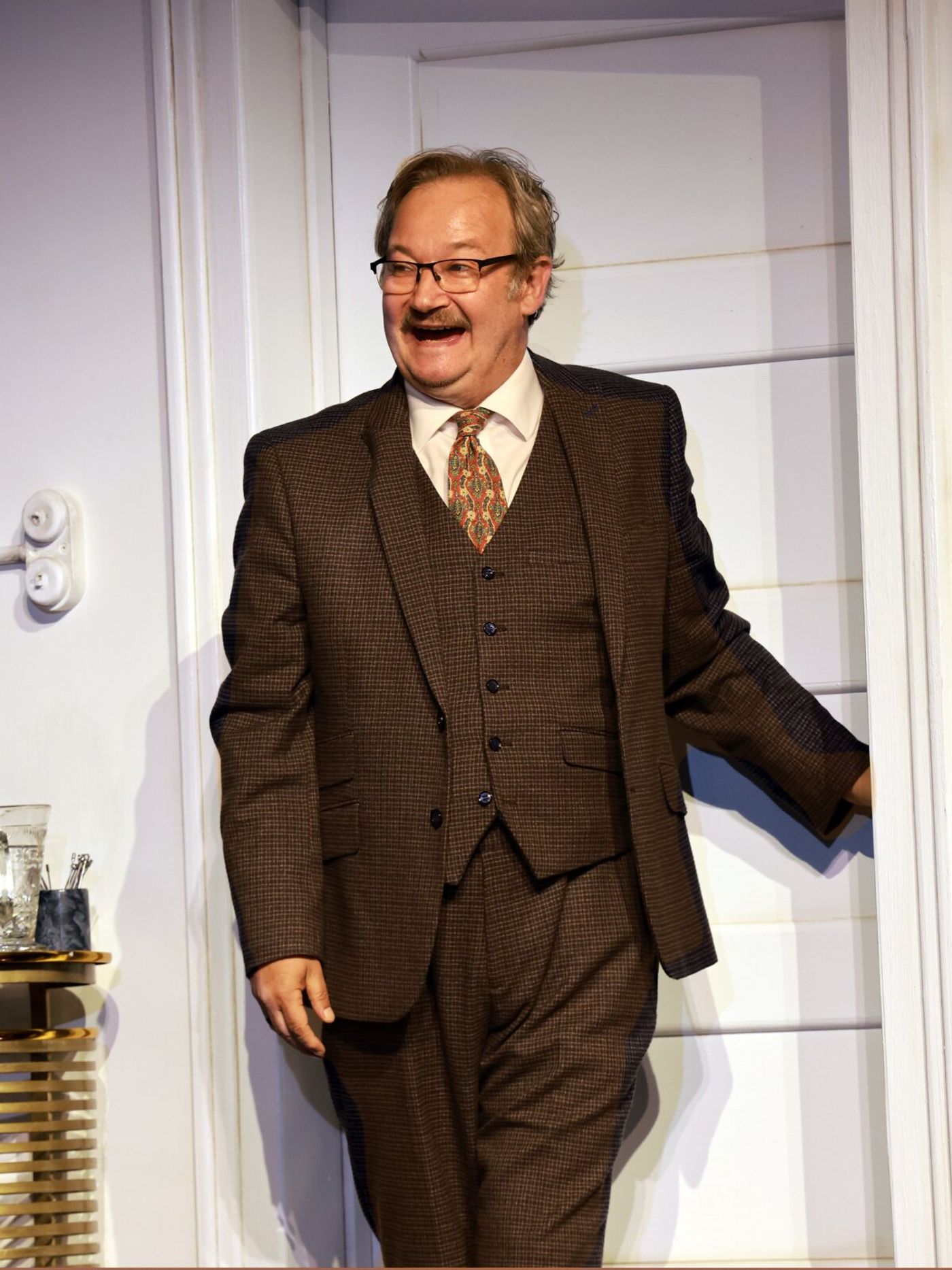 Photos: Tracy-Ann Oberman and More in Noël Coward’s PRESENT LAUGHTER Image