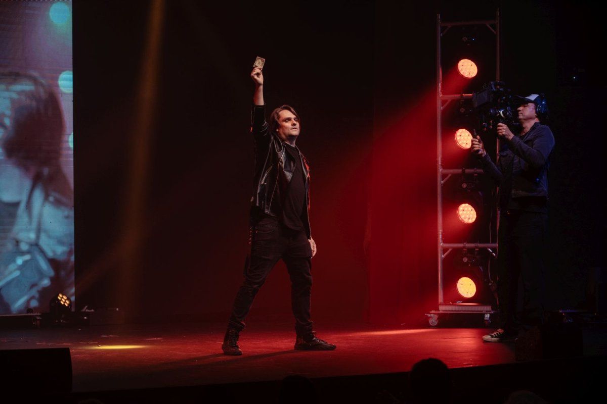 Review: JONATHAN ERLANDSON MAGIC at The Historic Malco Theatre in Hot Springs Image