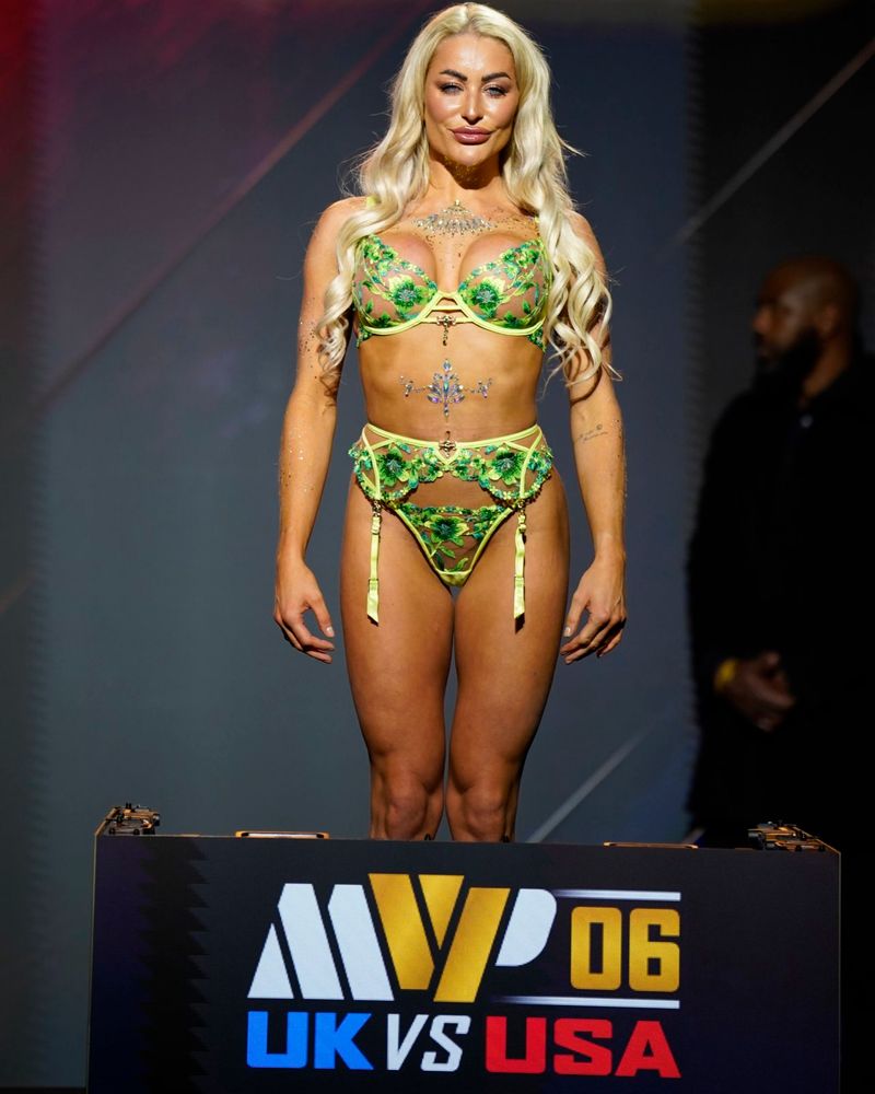 Photos: Mikaela Mayer, Chantelle Cameron Make Weight for MVPW-06 Title Clash — photo 6 of 40