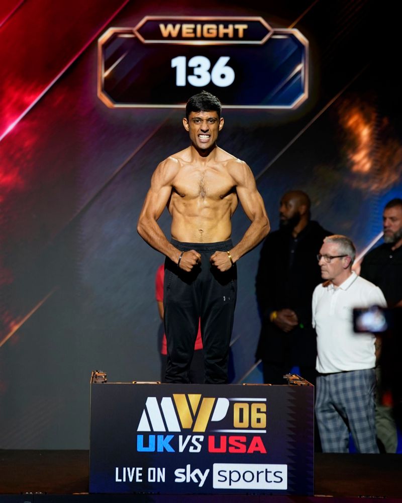 Photos: Mikaela Mayer, Chantelle Cameron Make Weight for MVPW-06 Title Clash — photo 8 of 40
