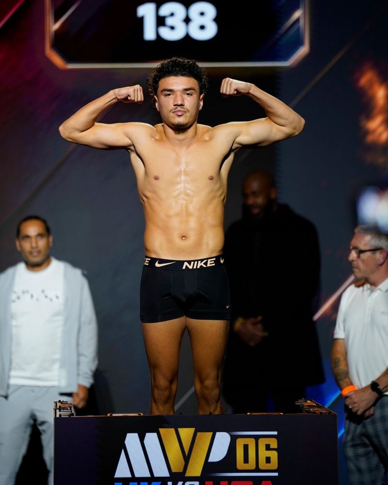 Photos: Mikaela Mayer, Chantelle Cameron Make Weight for MVPW-06 Title Clash — photo 9 of 40