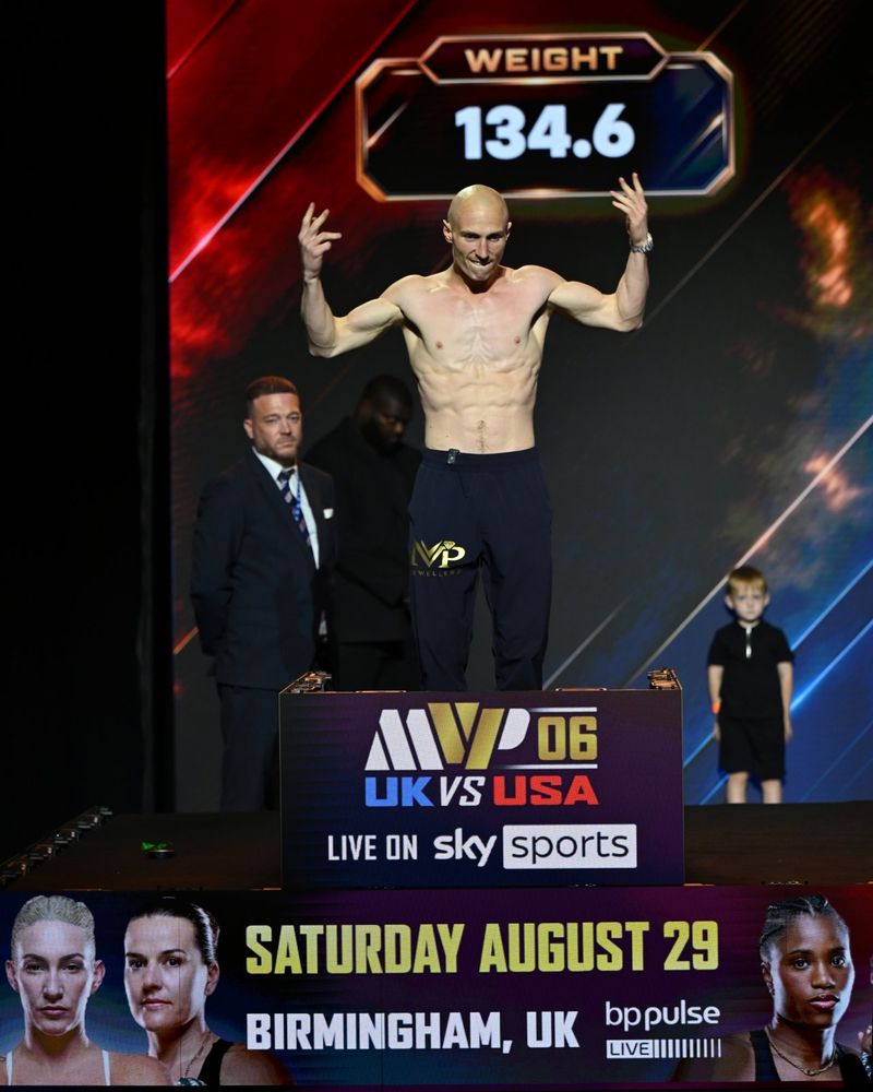 Photos: Mikaela Mayer, Chantelle Cameron Make Weight for MVPW-06 Title Clash — photo 16 of 40