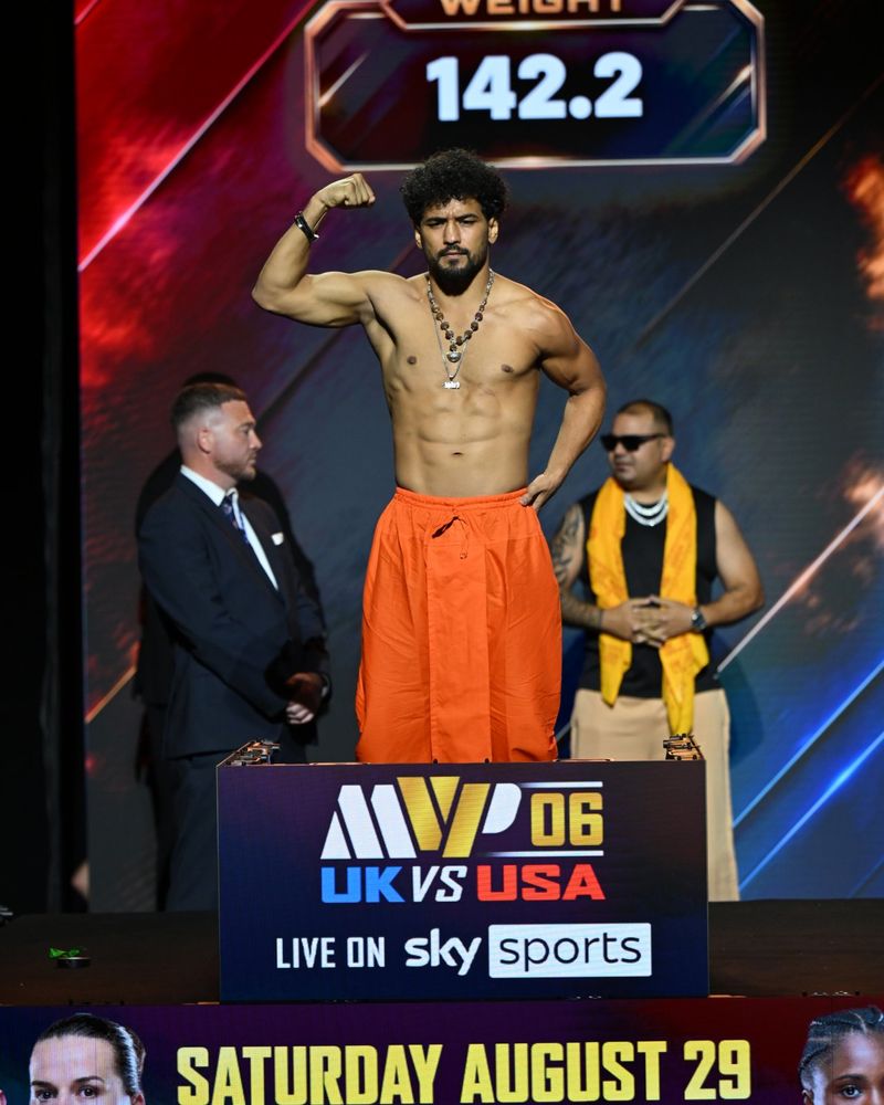 Photos: Mikaela Mayer, Chantelle Cameron Make Weight for MVPW-06 Title Clash — photo 17 of 40