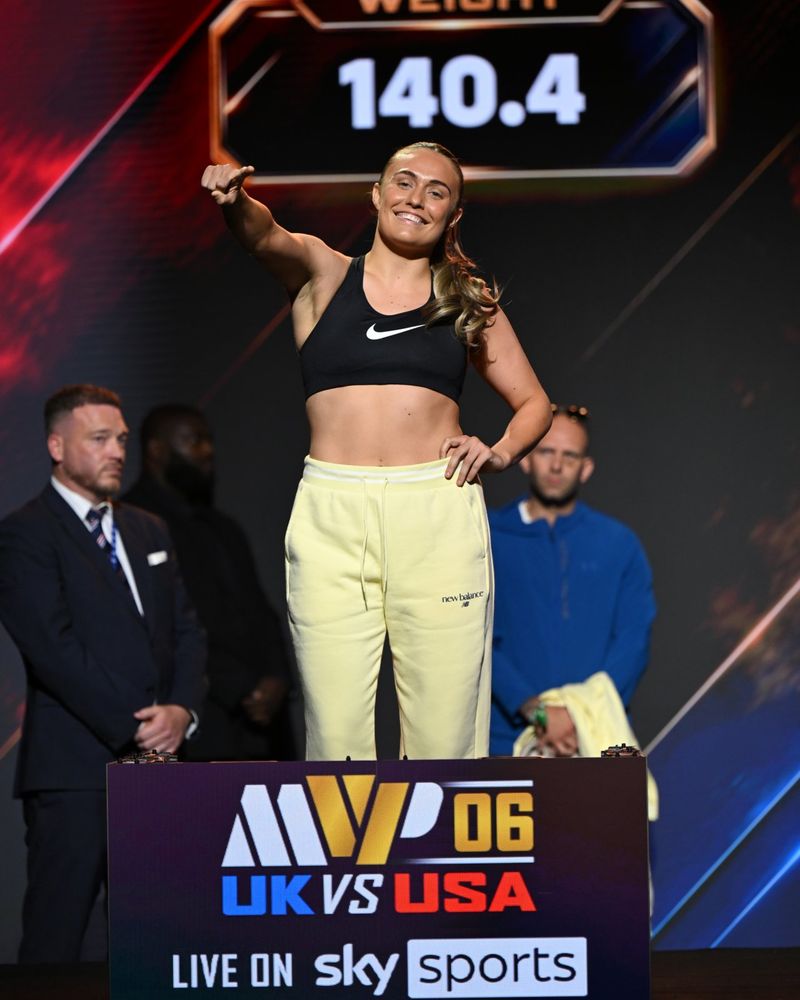 Photos: Mikaela Mayer, Chantelle Cameron Make Weight for MVPW-06 Title Clash — photo 27 of 40