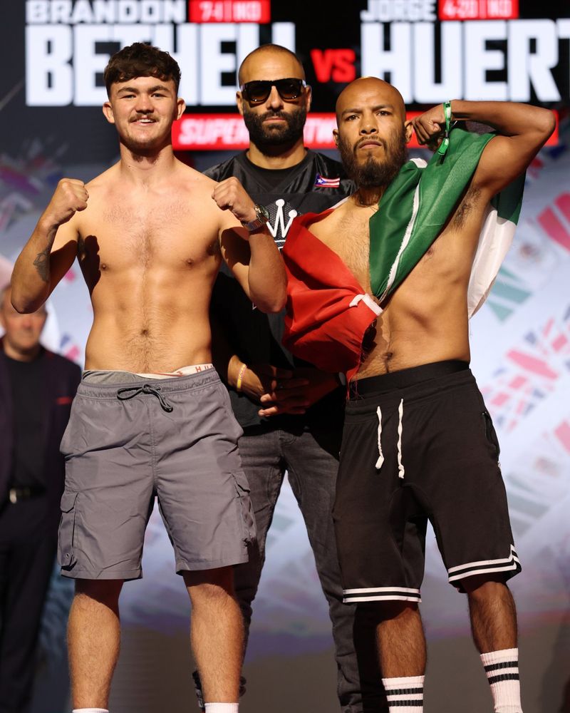 Photos: Mikaela Mayer, Chantelle Cameron Make Weight for MVPW-06 Title Clash — photo 37 of 40