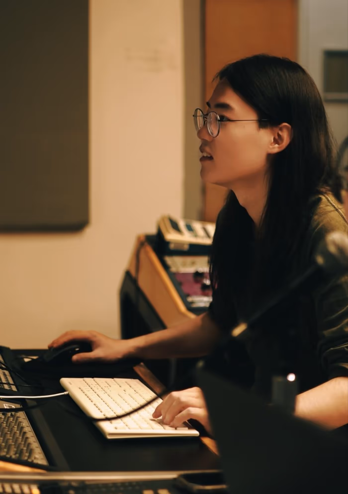 Chengyu Deng Turns Sound, Data and Movement Into Living Performance Image