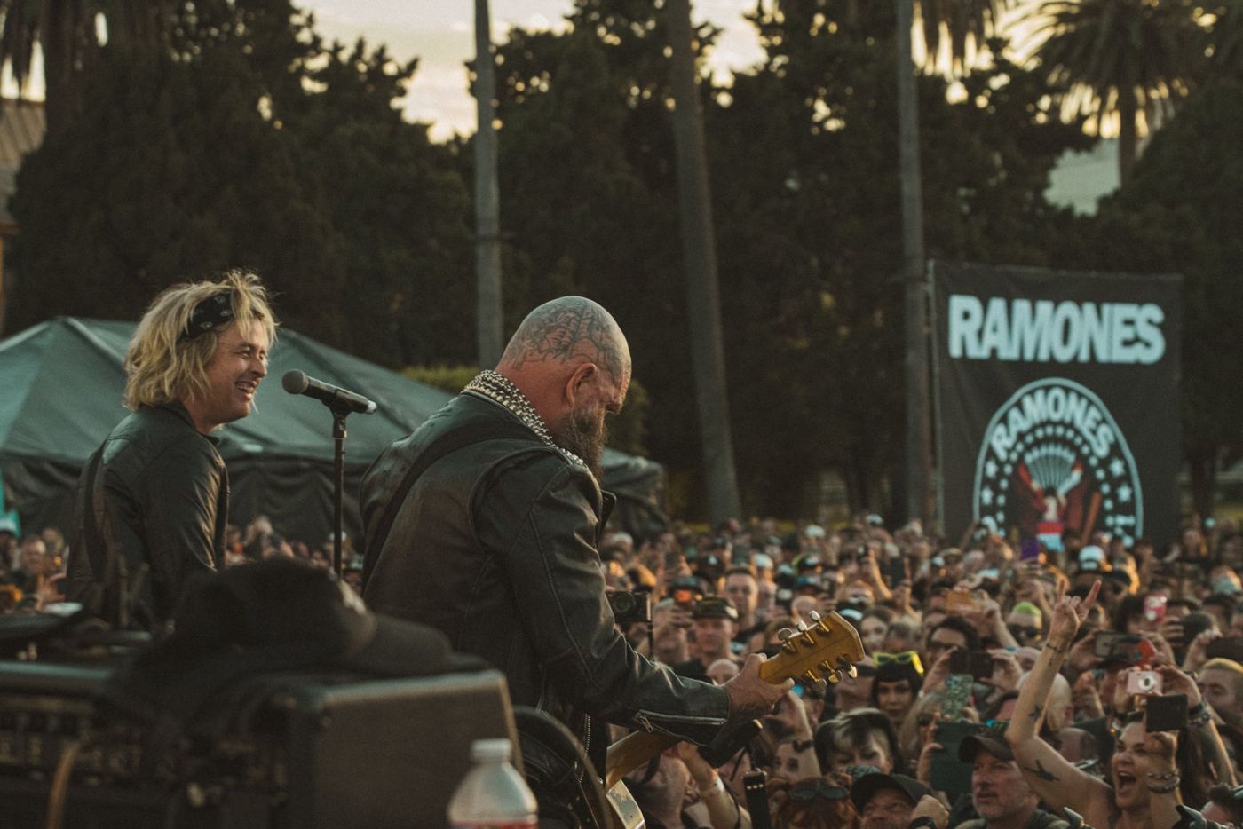 Photos: CRETIN FAMILY, Billy Idol Headline Ramones 50th Anniversary Tribute Image