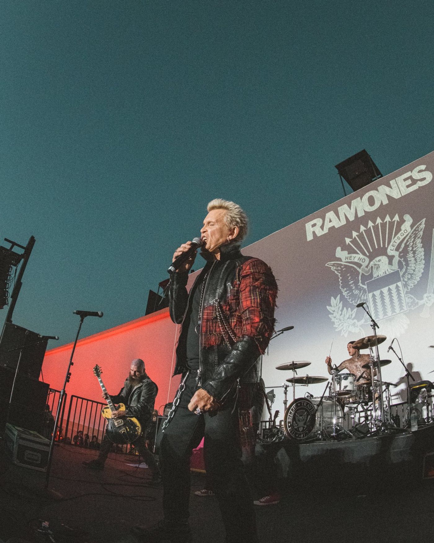 Photos: CRETIN FAMILY, Billy Idol Headline Ramones 50th Anniversary Tribute Image