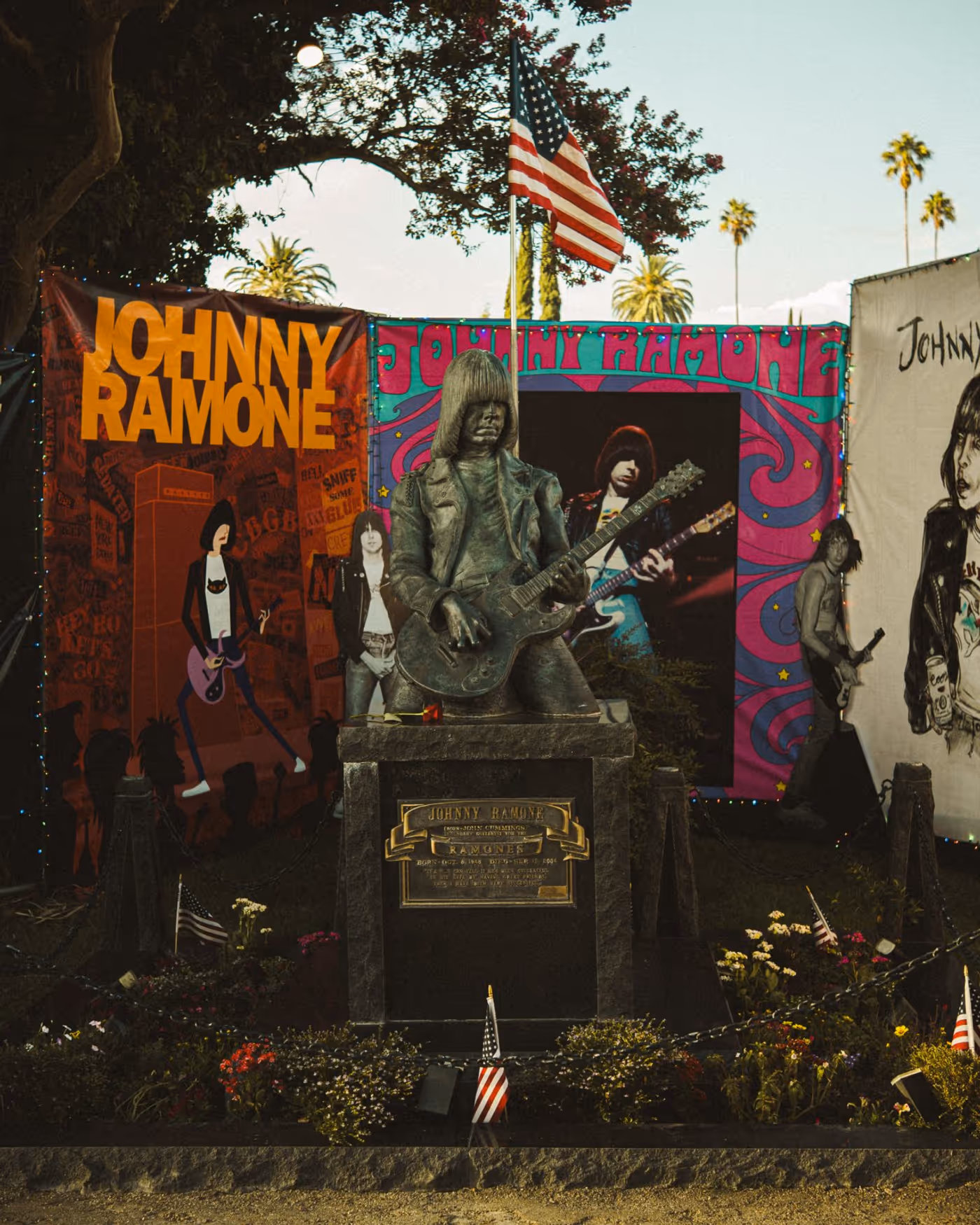 Photos: CRETIN FAMILY, Billy Idol Headline Ramones 50th Anniversary Tribute Image