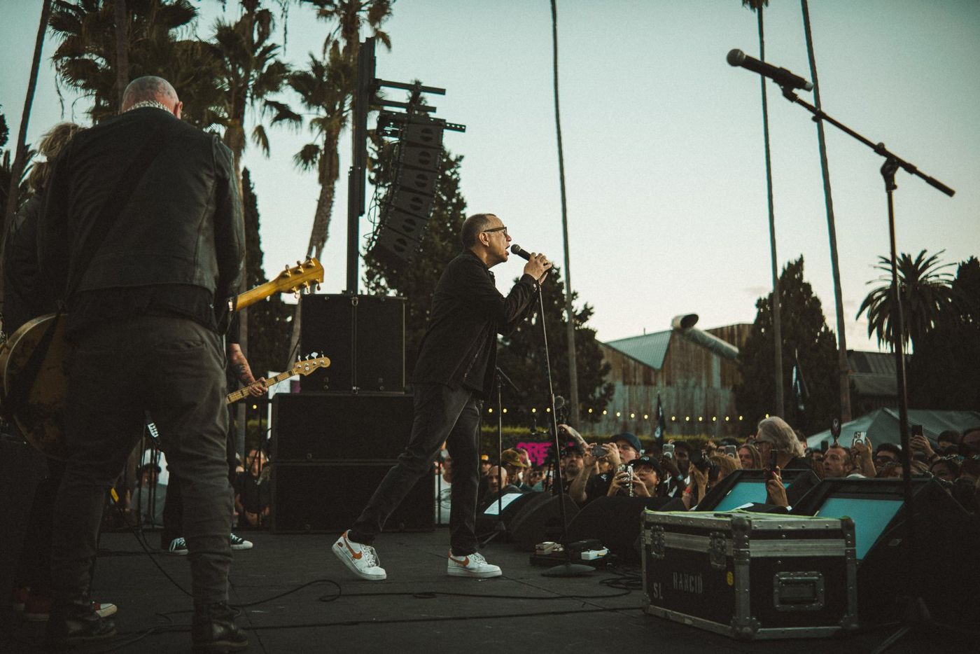 Photos: CRETIN FAMILY, Billy Idol Headline Ramones 50th Anniversary Tribute Image