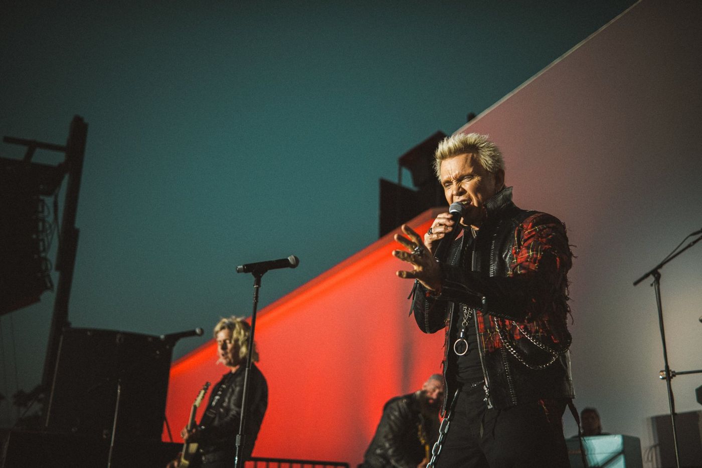 Photos: CRETIN FAMILY, Billy Idol Headline Ramones 50th Anniversary Tribute Image