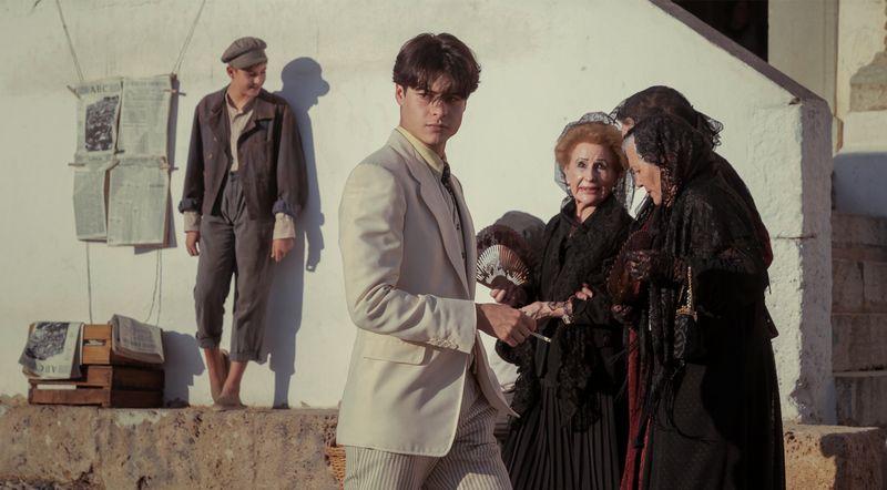 Photos: LA BOLA NEGRA Teaser Trailer and Key Art From Los Javis to Debut — photo 6 of 9