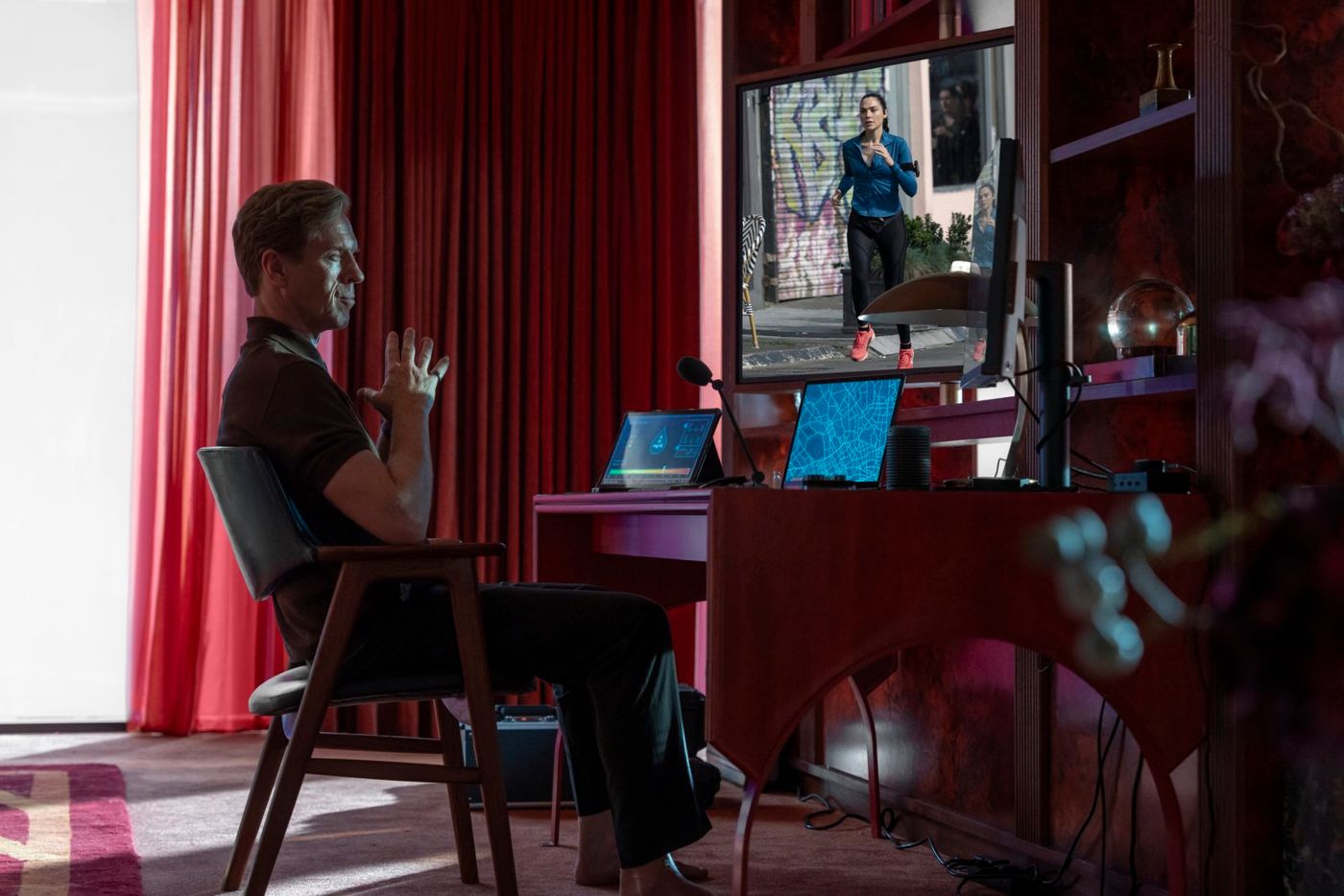 Photos: THE RUNNER Starring Gal Gadot & Damian Lewis to Stream on Prime Video Image