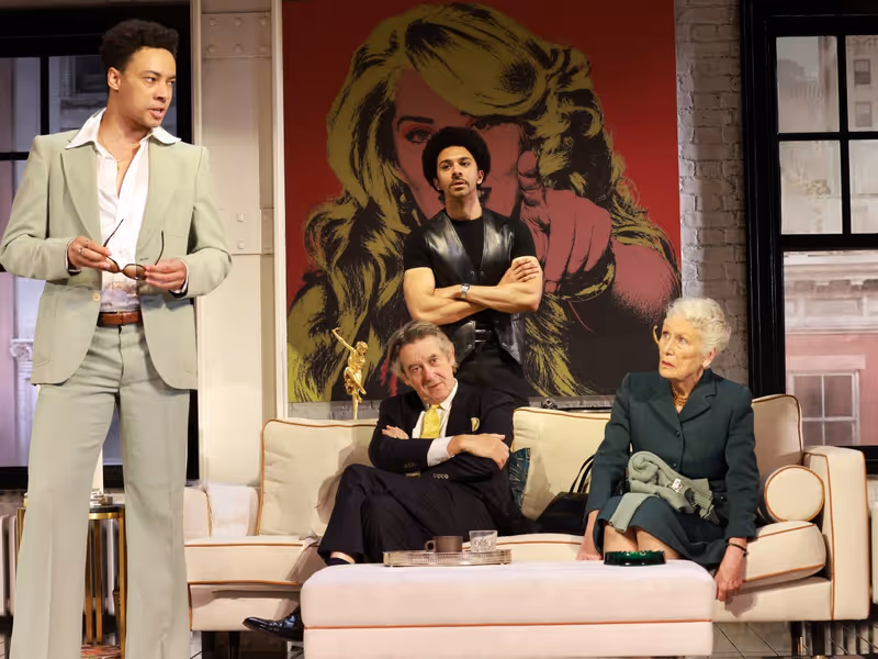 Review: PRESENT LAUGHTER, starring Tracy-Ann Oberman, Theatre Royal Bath Image
