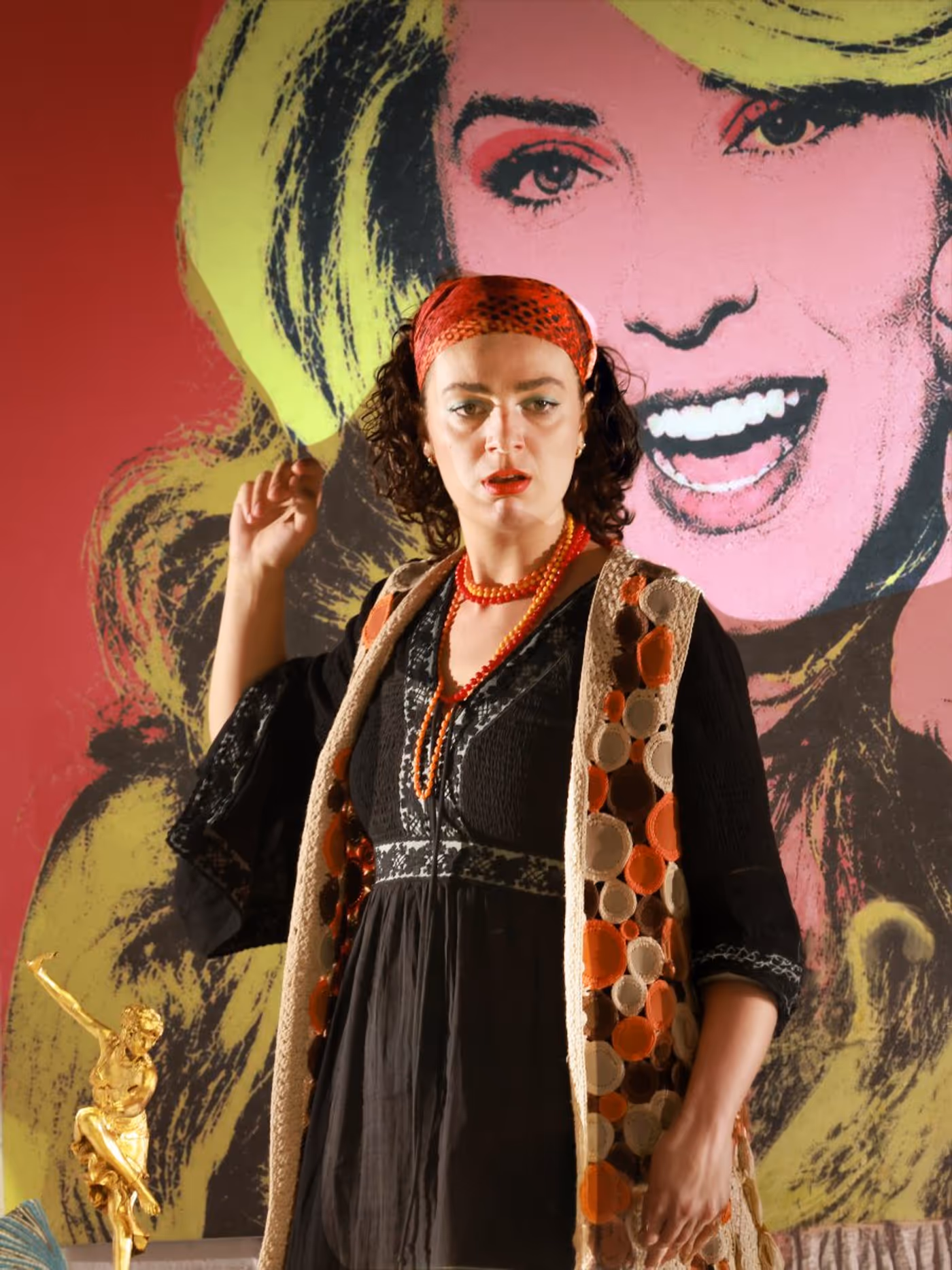 Review: PRESENT LAUGHTER, starring Tracy-Ann Oberman, Theatre Royal Bath Image