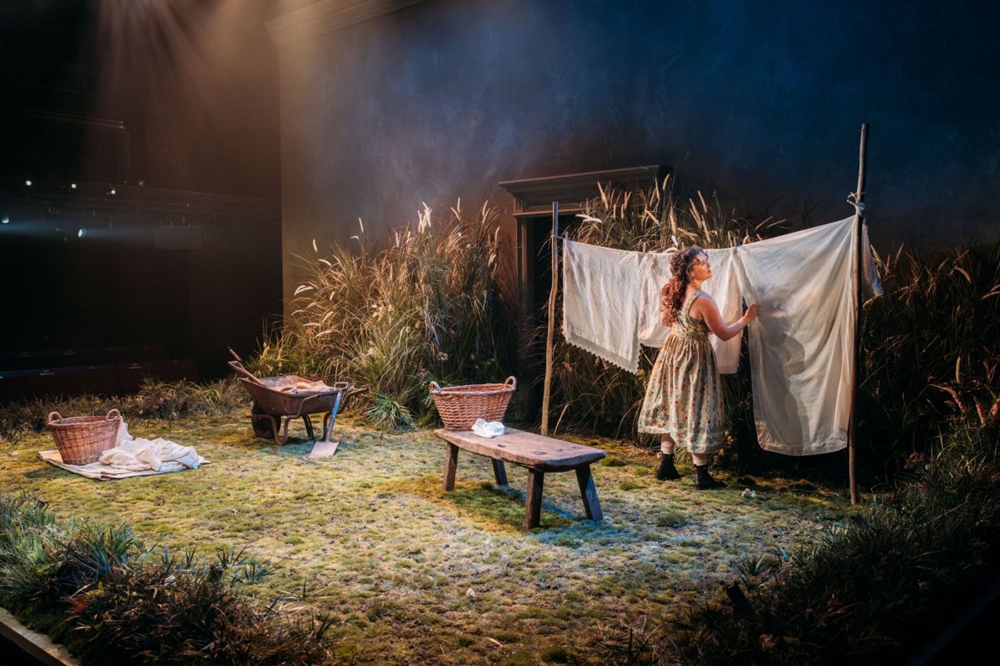 Review: A MONTH IN THE COUNTRY, Donmar Warehouse Image