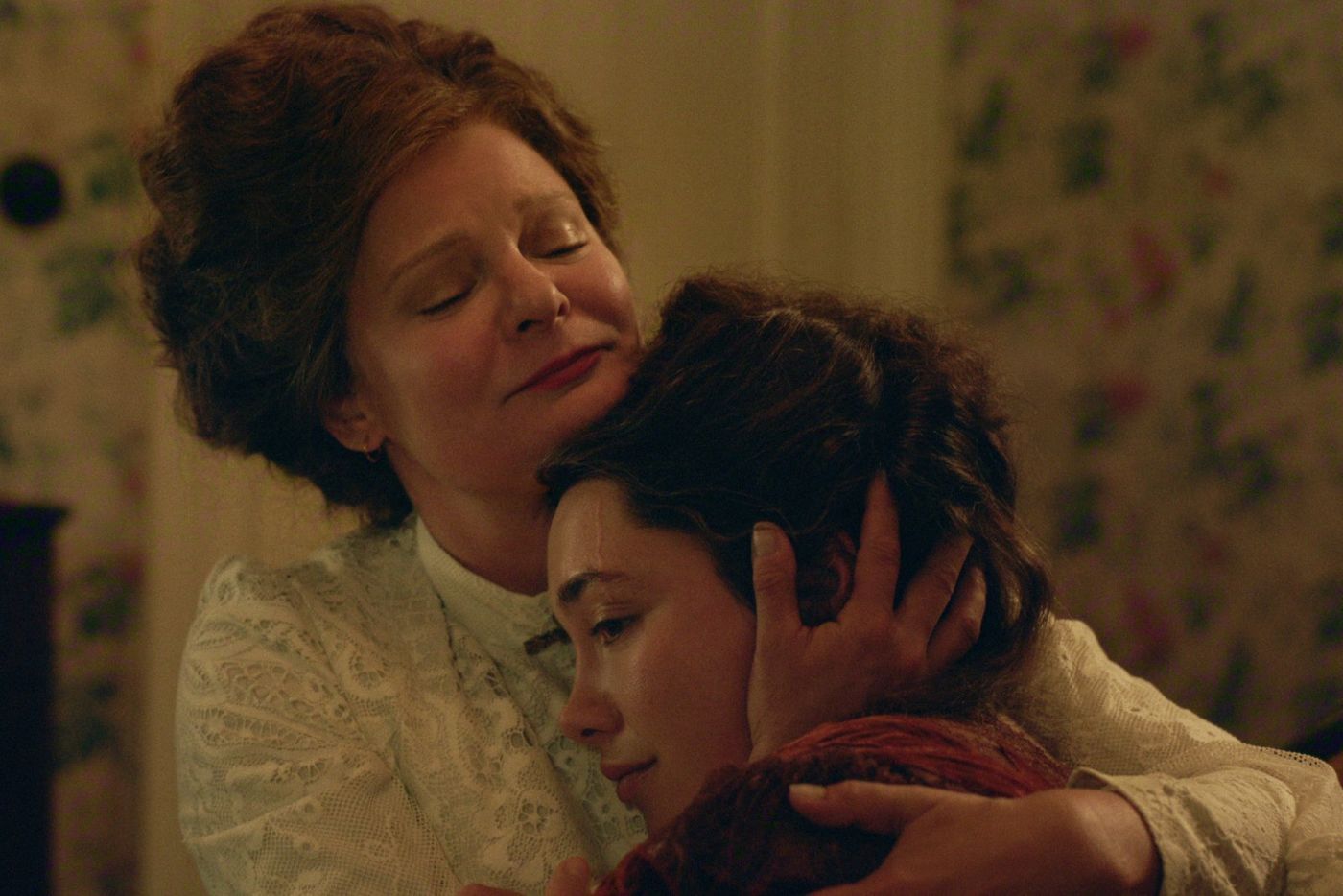 Photos: EAST OF EDEN Main Trailer and New Images Released Ahead of Netflix Premiere Image