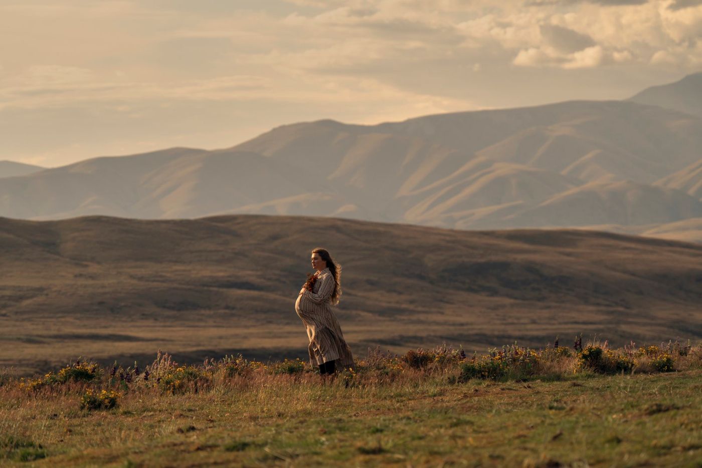 Photos: EAST OF EDEN Main Trailer and New Images Released Ahead of Netflix Premiere Image