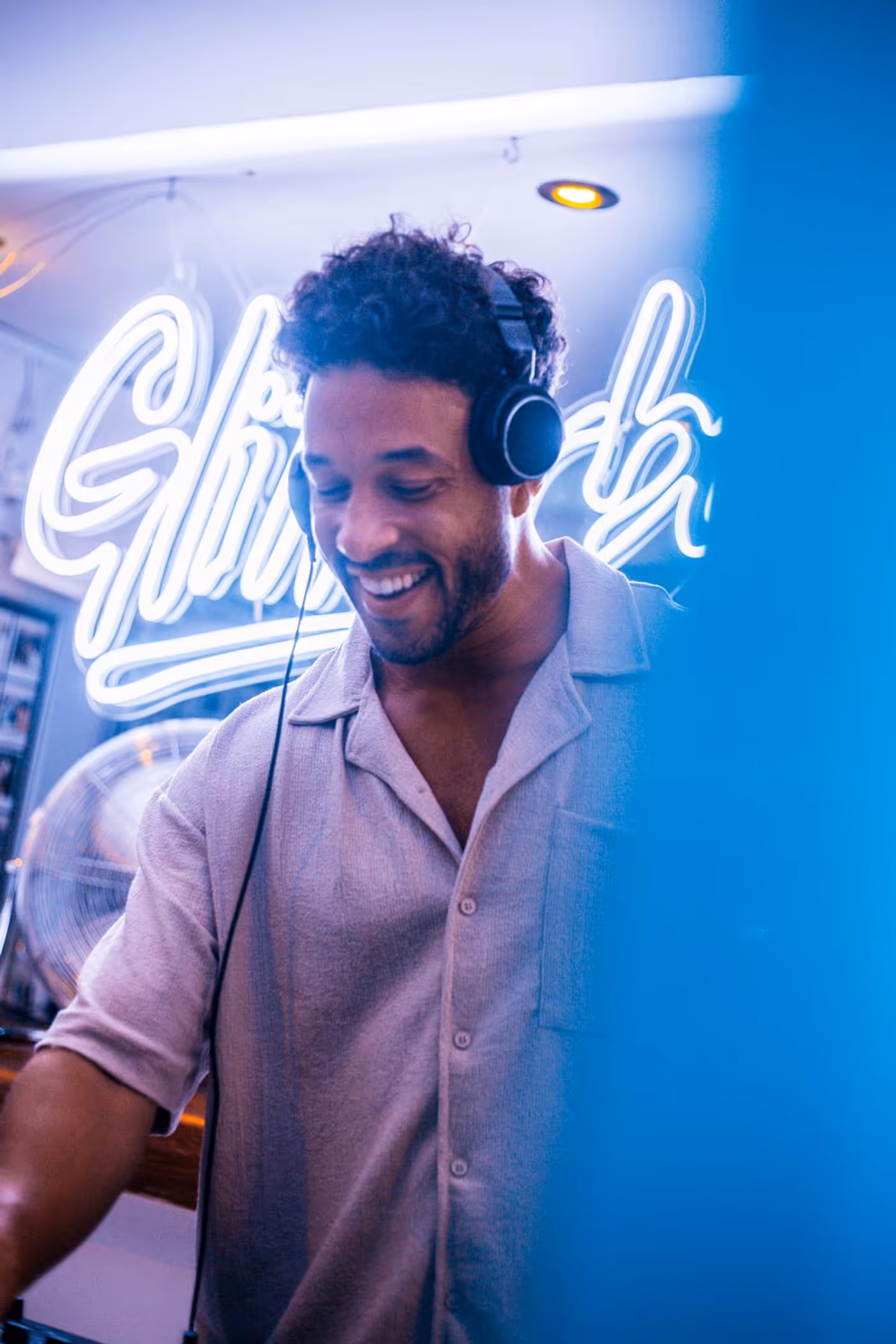 Photos: Laura & Santiago to Headline Seven-Week Residency at Café Mambo Ibiza Image