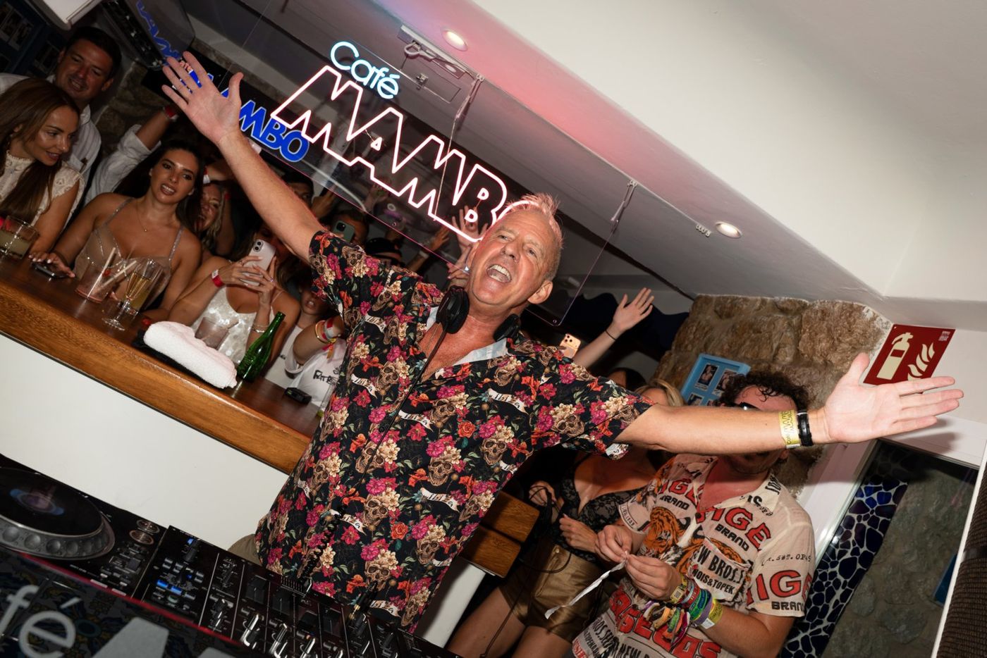 Photos: Laura & Santiago to Headline Seven-Week Residency at Café Mambo Ibiza Image