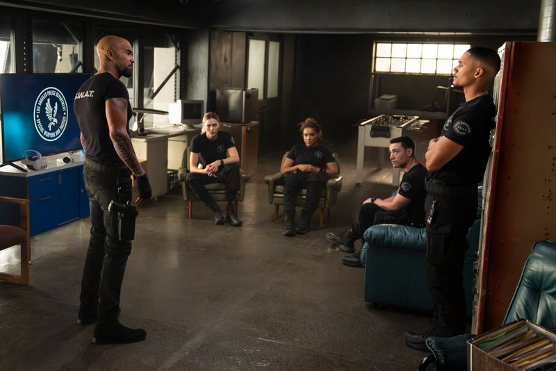 Photos: S.W.A.T. EXILES Trailer Released Ahead of STARZ Premiere — photo 8 of 9