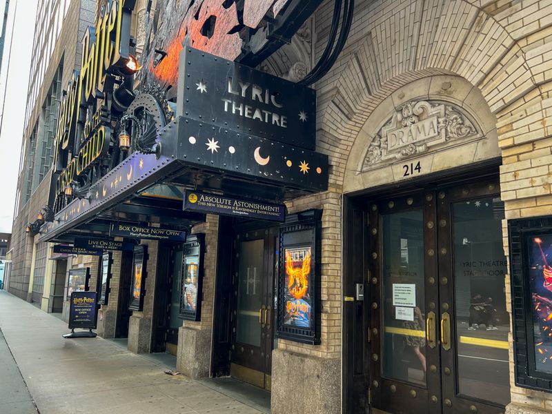 How to Stage Door on Broadway: Everything You Need to Know Image