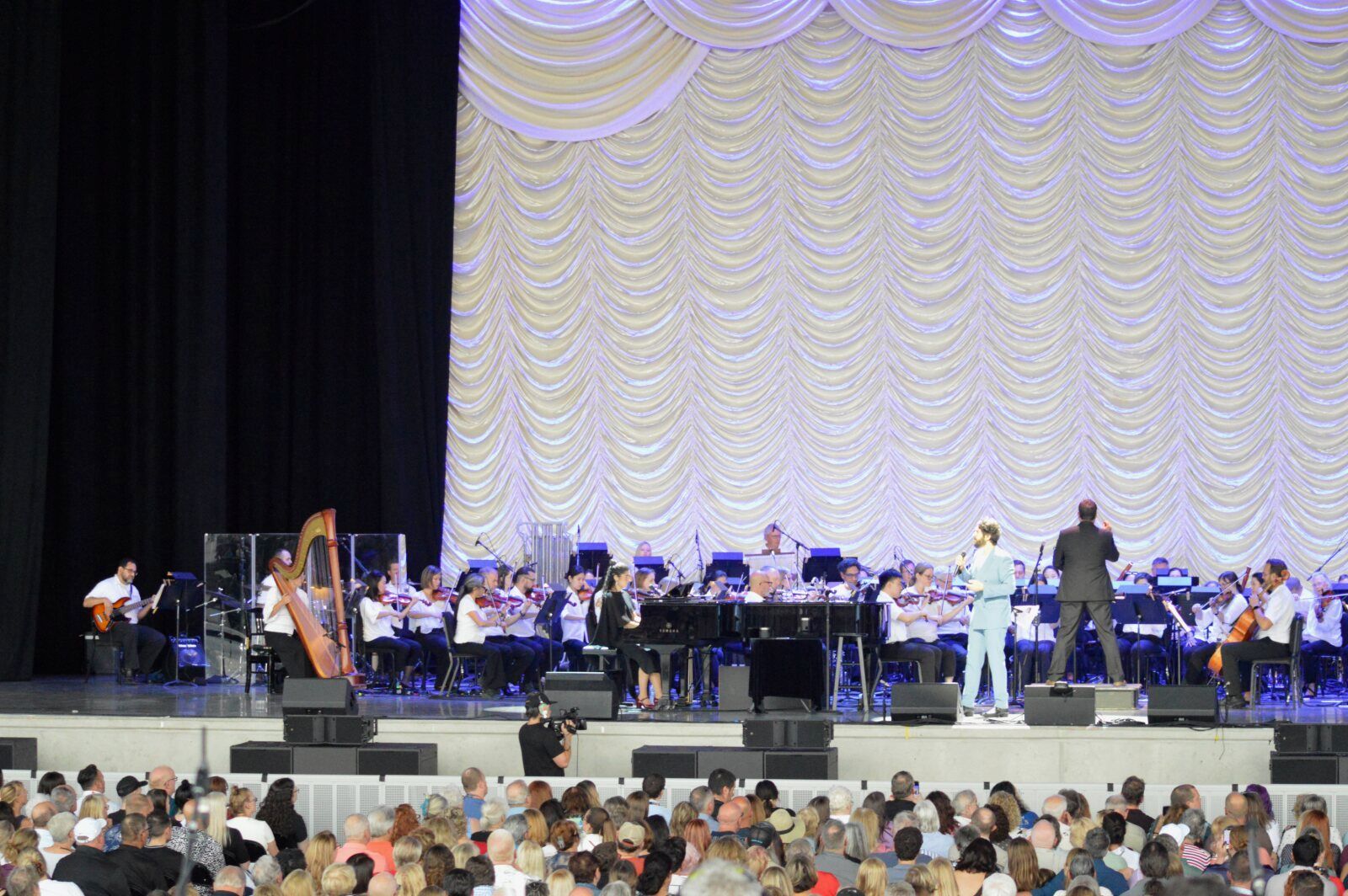 Photo Review: Josh Groban Stage, Screen, and Symphony tour Image