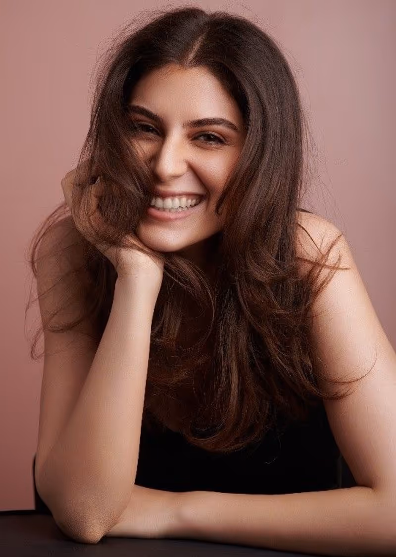 Photos: Elnaaz Norouzi to Star in THE FIX Opposite Liam Neeson & Zachary Levi — photo 3 of 4