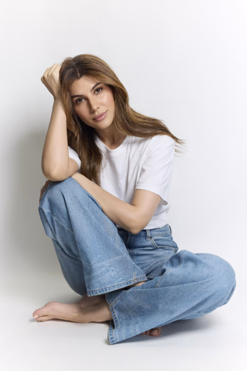 Photos: Elnaaz Norouzi to Star in THE FIX Opposite Liam Neeson & Zachary Levi — photo 1 of 4