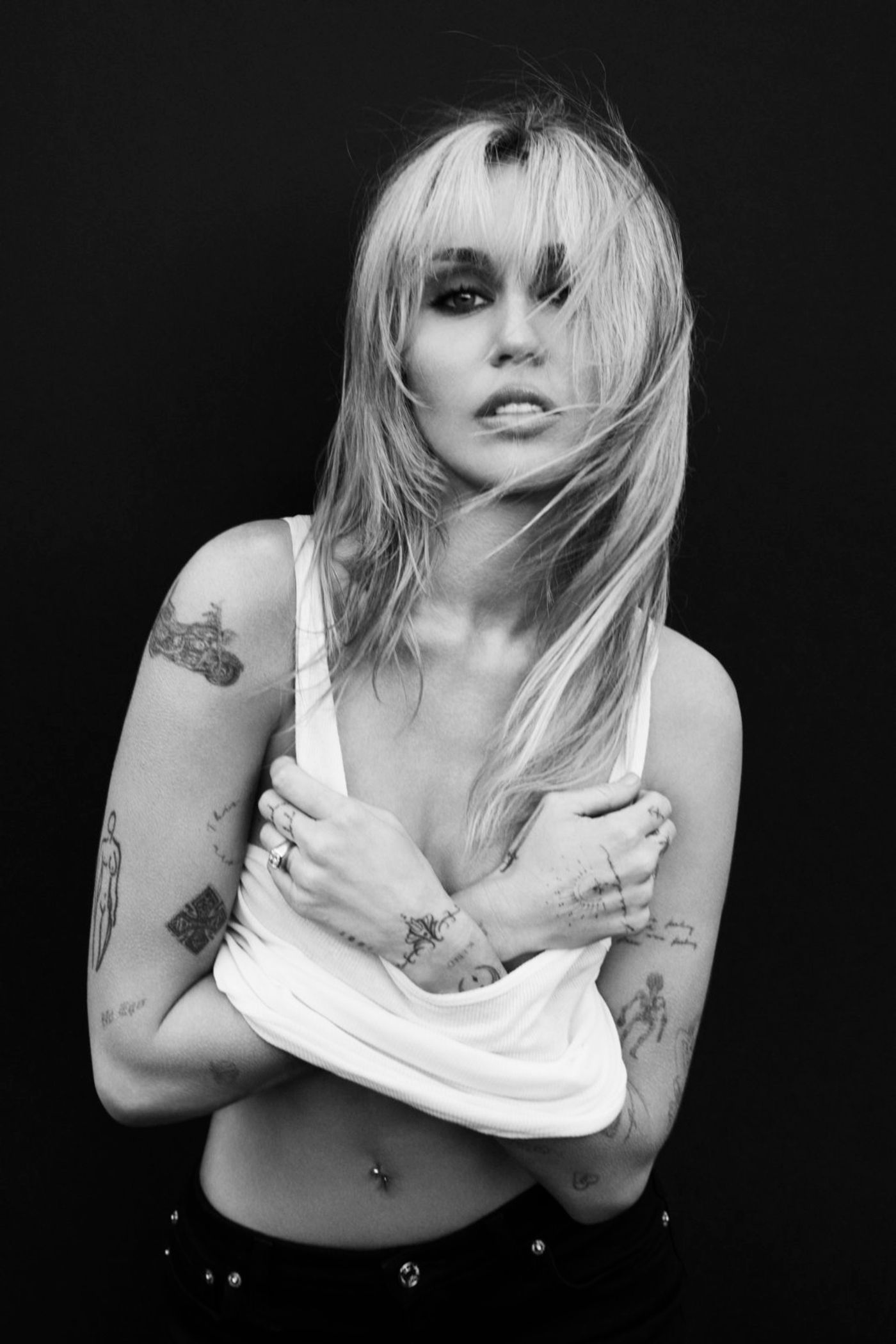 Photos: Miley Cyrus Releases New Single BASS PERSUADES With Mert Alas-Directed Video Image