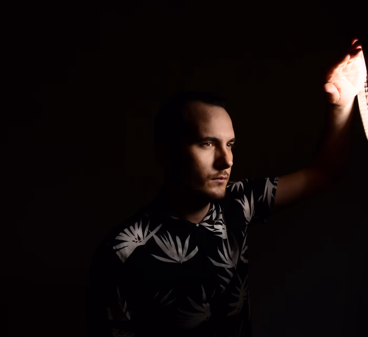Photos: Andrew Bayer to Release A LIGHT THAT GUIDES WEARY TRAVELERS HOME Image