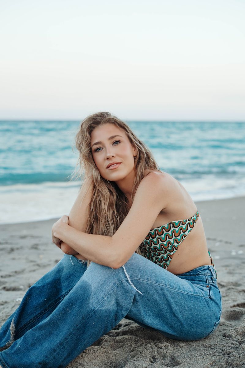 Photos: Maddie Font of MADDIE & TAE Releases Debut Solo Single 