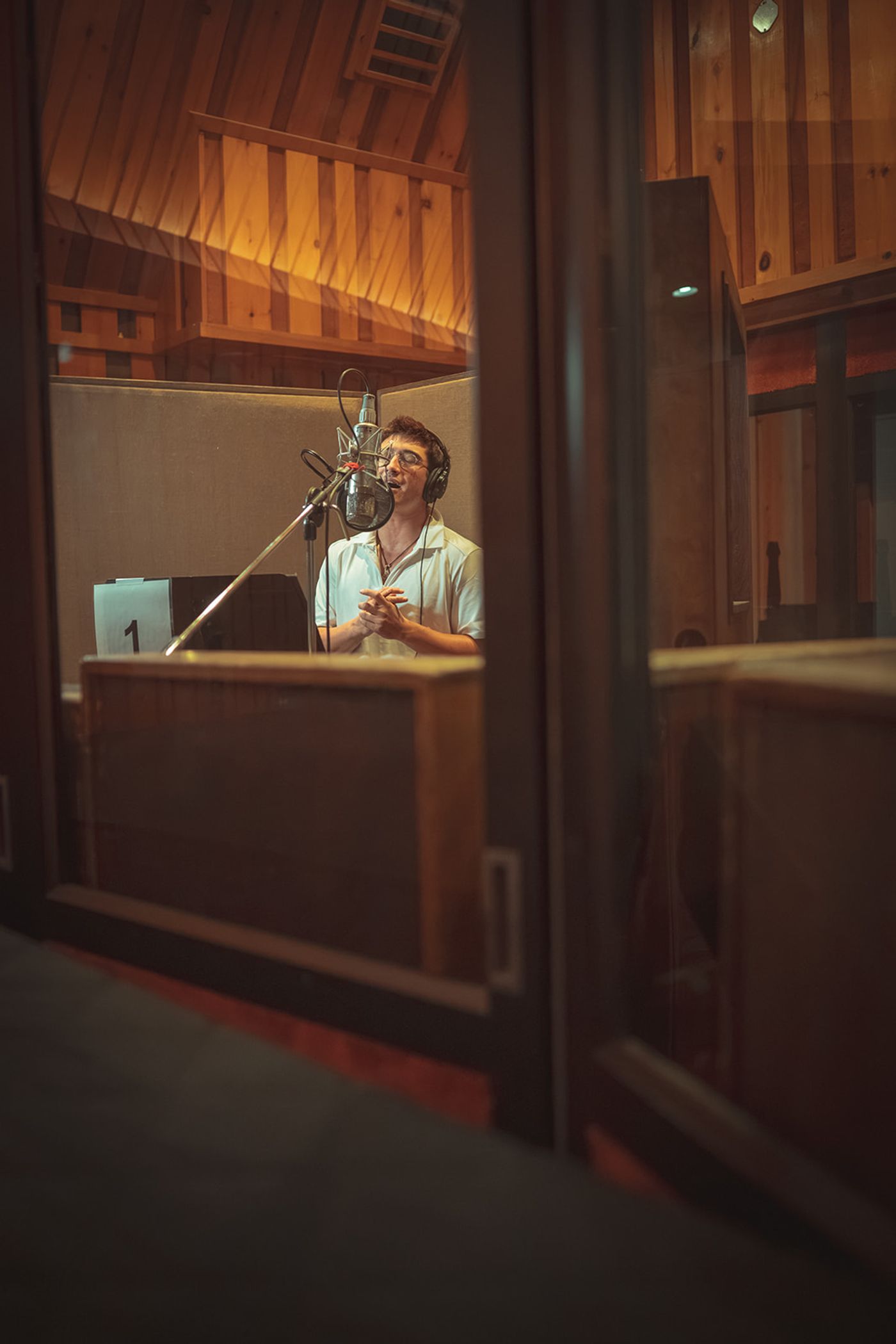 Video: HEATED RIVALRY: THE UNAUTHORIZED MUSICAL PARODY Drops Second Single 'I Can Host' Image