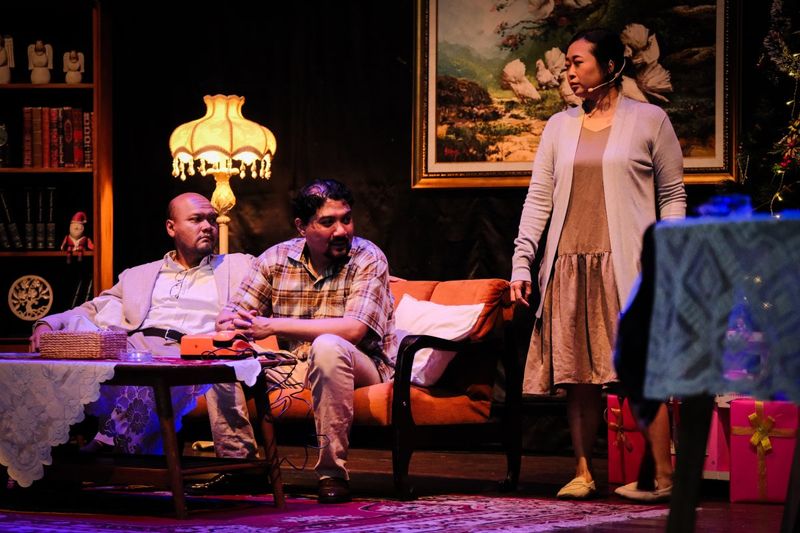 Review: Asararua’s RUMAH BONEKA and the Desperate Housewife Image
