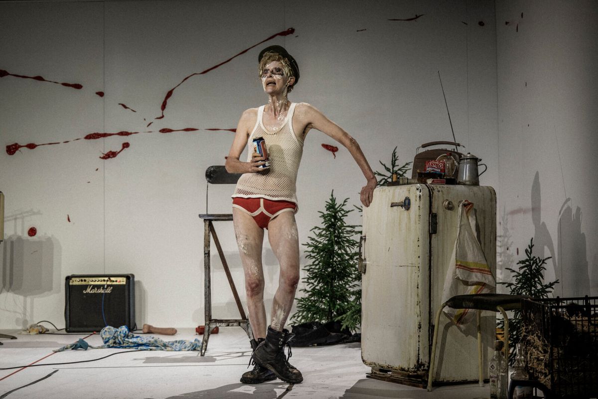 Tilda Swinton at Photos: Tilda Swinton in MAN TO MAN at the Royal Court Theatre