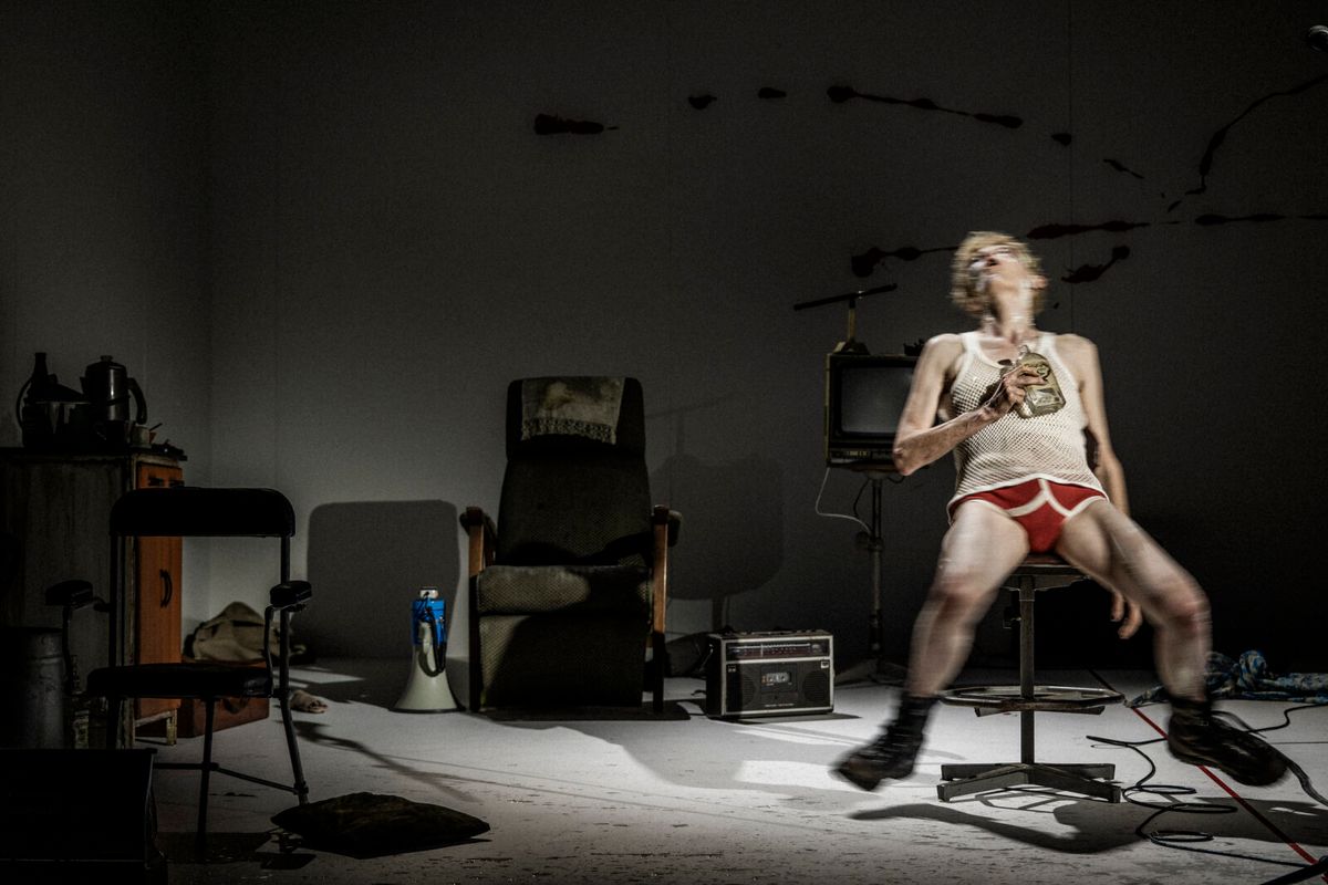 Tilda Swinton at Photos: Tilda Swinton in MAN TO MAN at the Royal Court Theatre