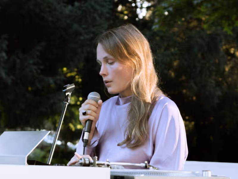 Photos: Vanessa Wagner to Release PIANO ETUDES VERSIONS EP of Philip Glass Reworks — photo 5 of 9