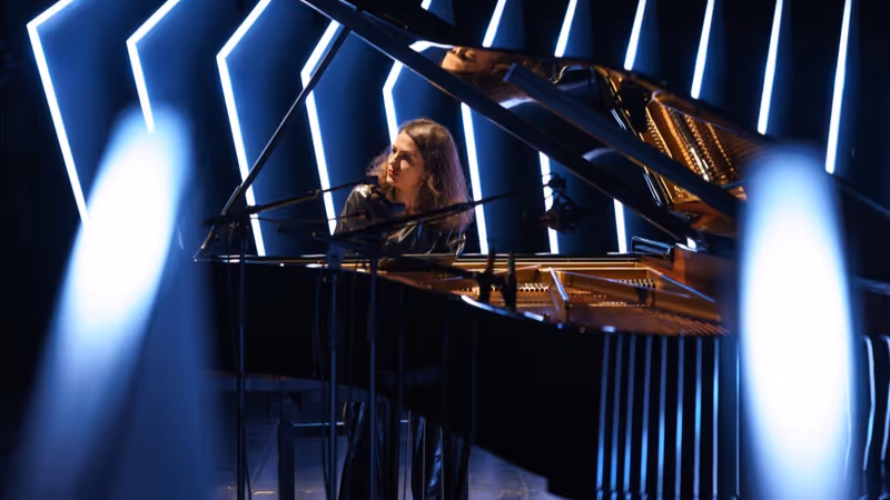 Photos: PHILIP GLASS: THE COMPLETE PIANO ETUDES EP to Feature Carmen Villain, TAUCETI & More — photo 7 of 10