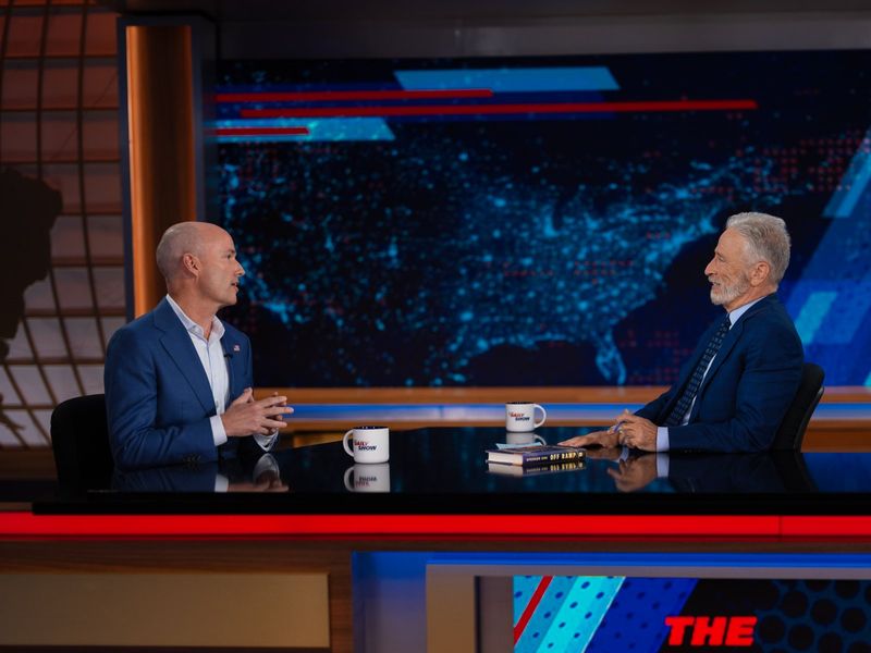 Photos: THE DAILY SHOW with Jon Stewart Hosts New Episode — photo 2 of 6